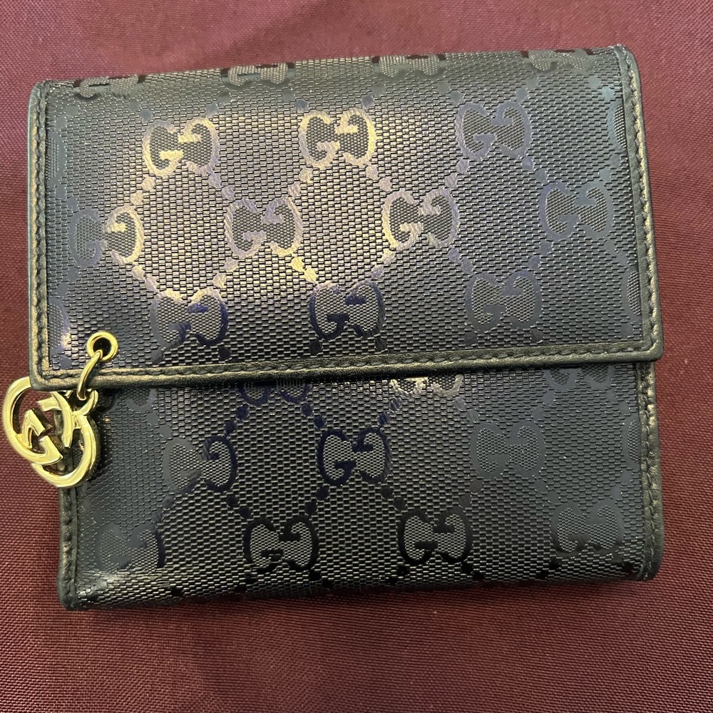 Adorable Gucci wallet
